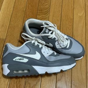 Nike AirMax 90 in “Wolf Gray”